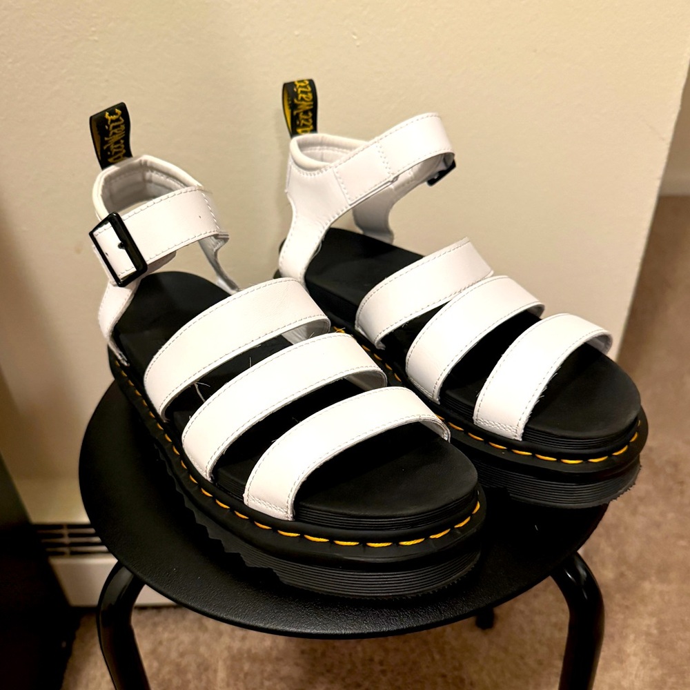 BLAIRE HYDRO LEATHER STRAP SANDALS Dr Martens White US 8  (fits like 9) NWOT